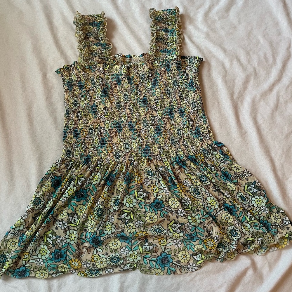 Flowery flowing tank top, tight stitch on the top